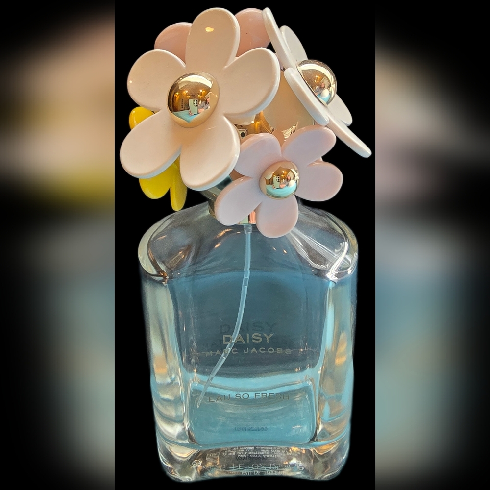 EMPTY Marc Jacobs Daisy Perfume Bottle with Pastel Floral Cap